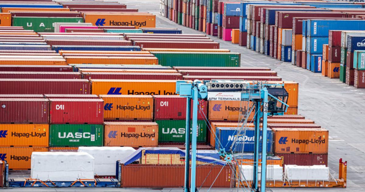 Imagen de archivo de contenedores marítimos en el puerto de Barcelona.