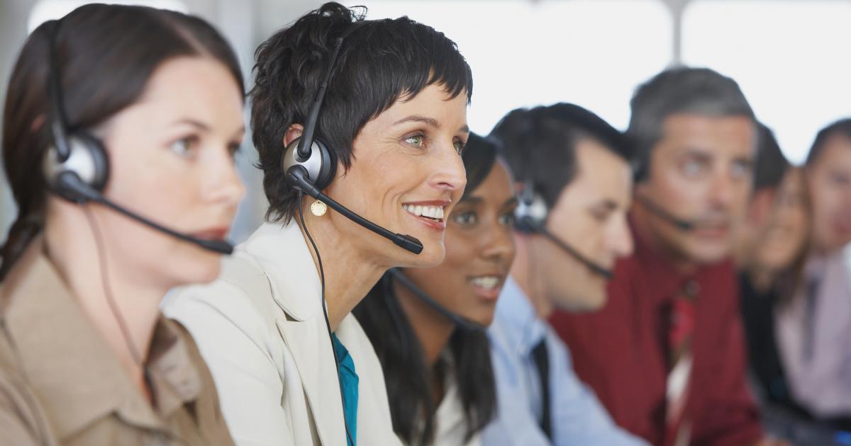 Traductores simultáneos en una conferencia.