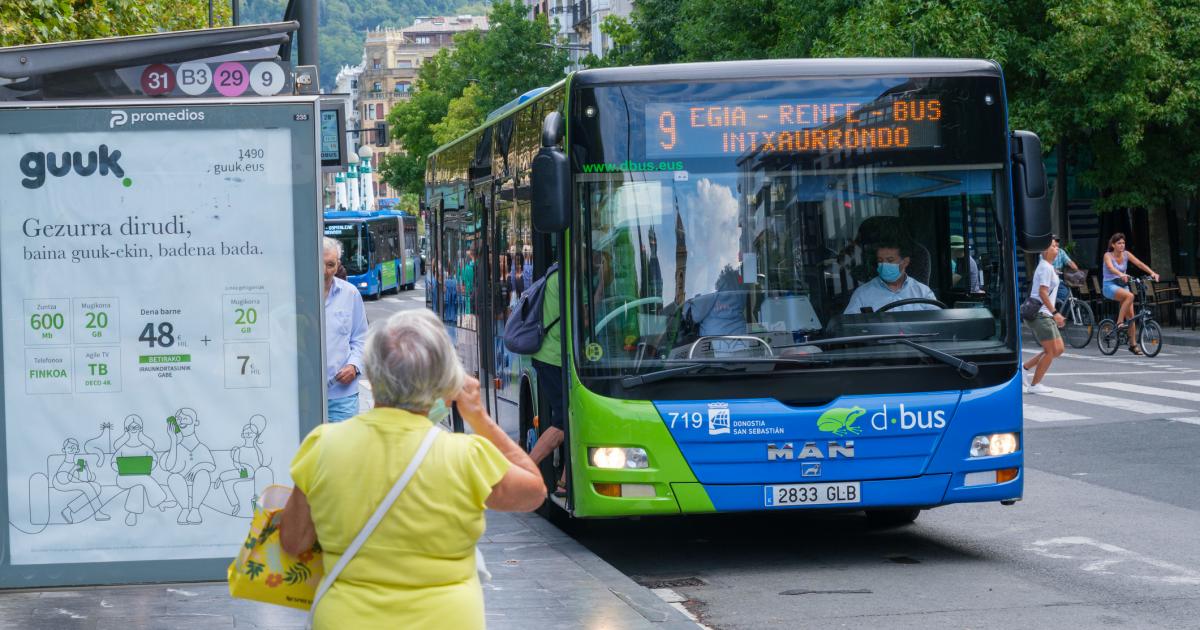 Un autobús público de San Sebastián, en una imagen de archivo.