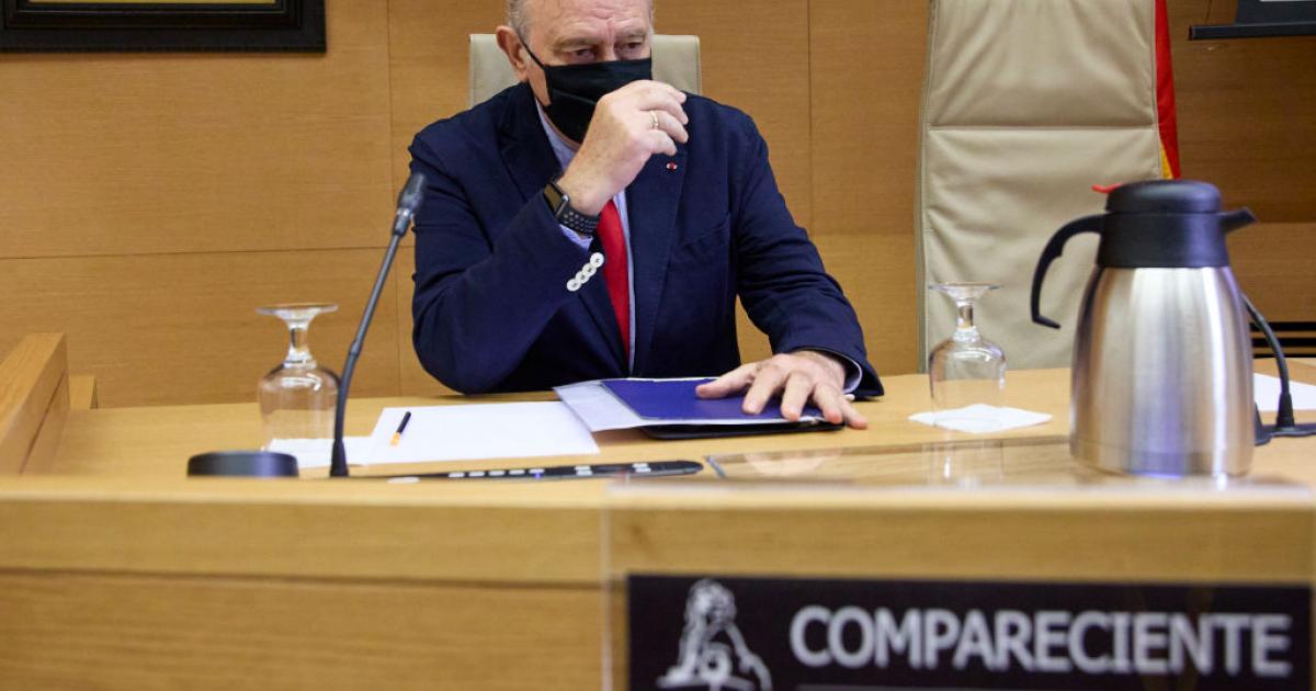 El exministro de Interior Jorge Fernández Díaz, durante la comisión de investigación del 'caso Kitchen' en el Congreso.
