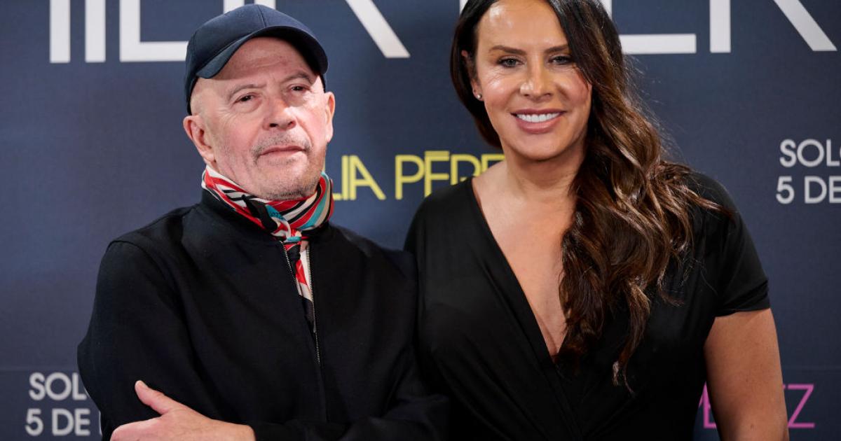 El director francés, Jacques Audiard, junto a la actriz española Karla Sofía Gascón.