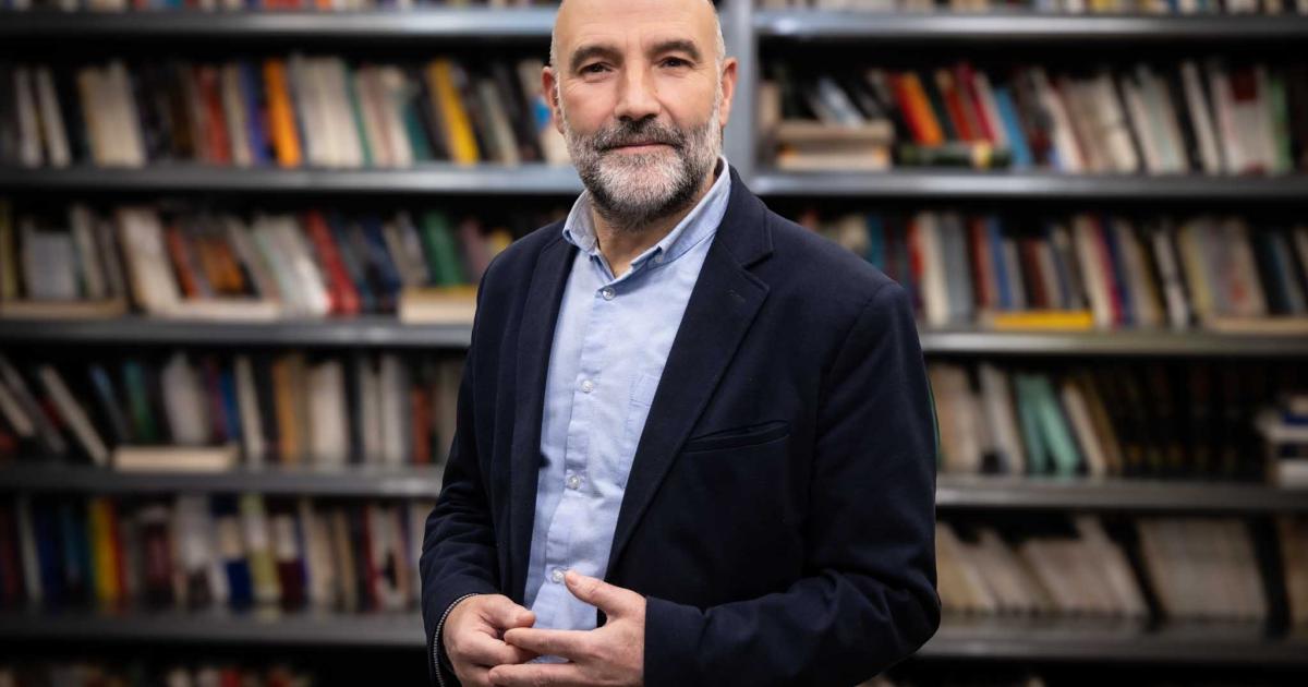 El diputado del BNG en el Congreso, Néstor Rego, en las instalaciones de Prisa.