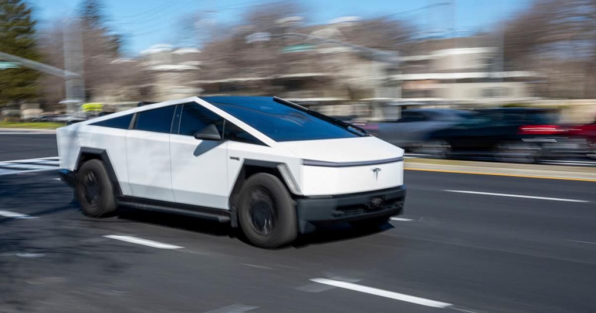 Un Tesla Cybertruck, en acción