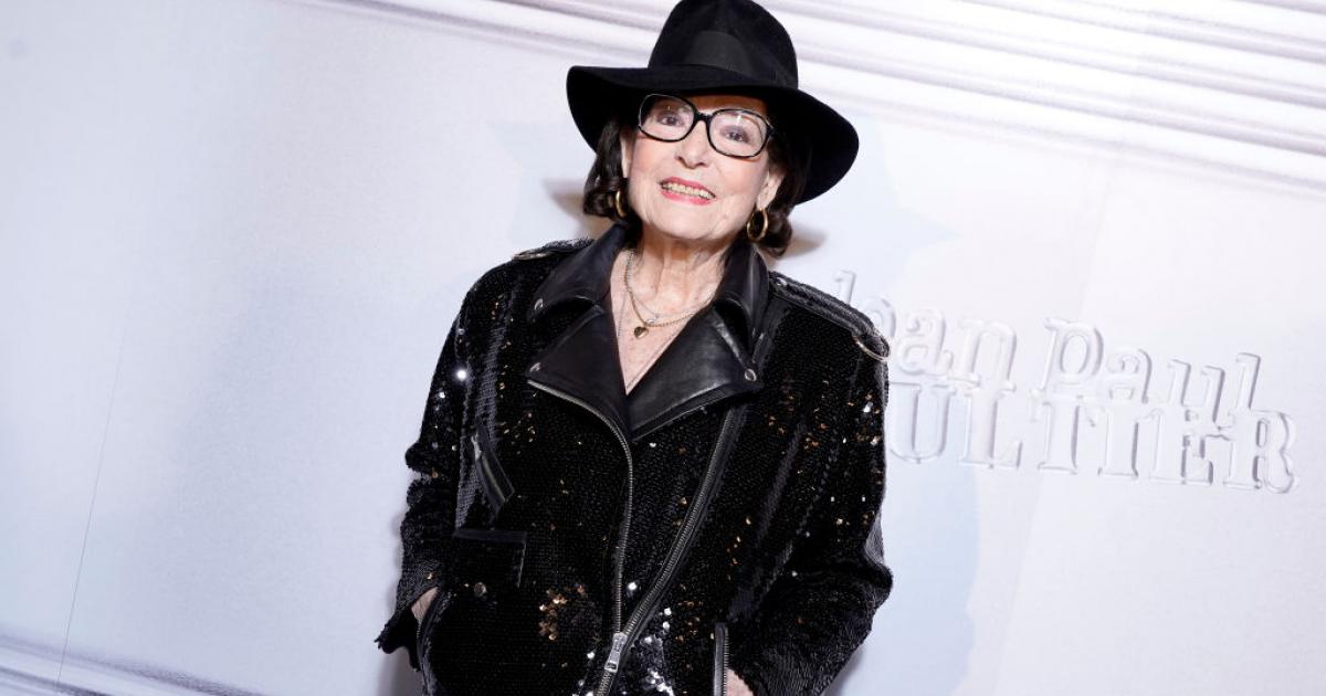 Nana Mouskour posa en una alfombra roja en París (Francia) en enero de 2020.