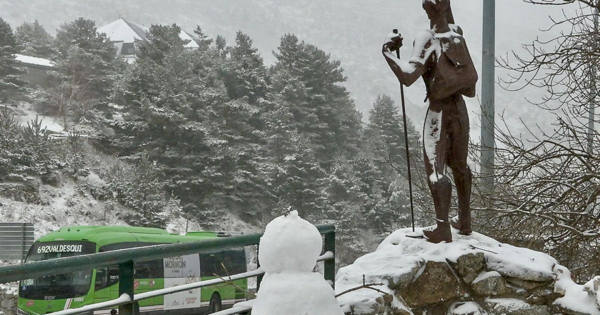 Nieve a la entrada del puerto de Navacerrada, en la Comunidad Madrid.