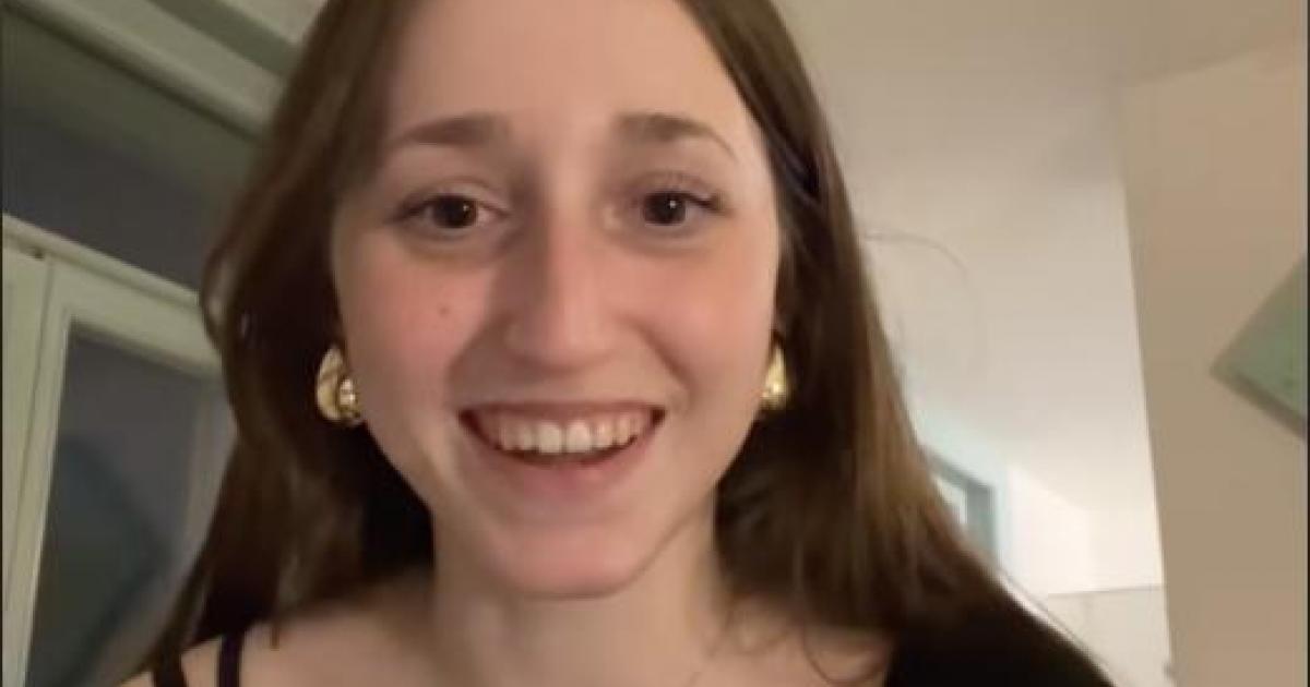 Sara, la joven española que vive en Suiza y lo cuenta en su cuenta de TikTok.