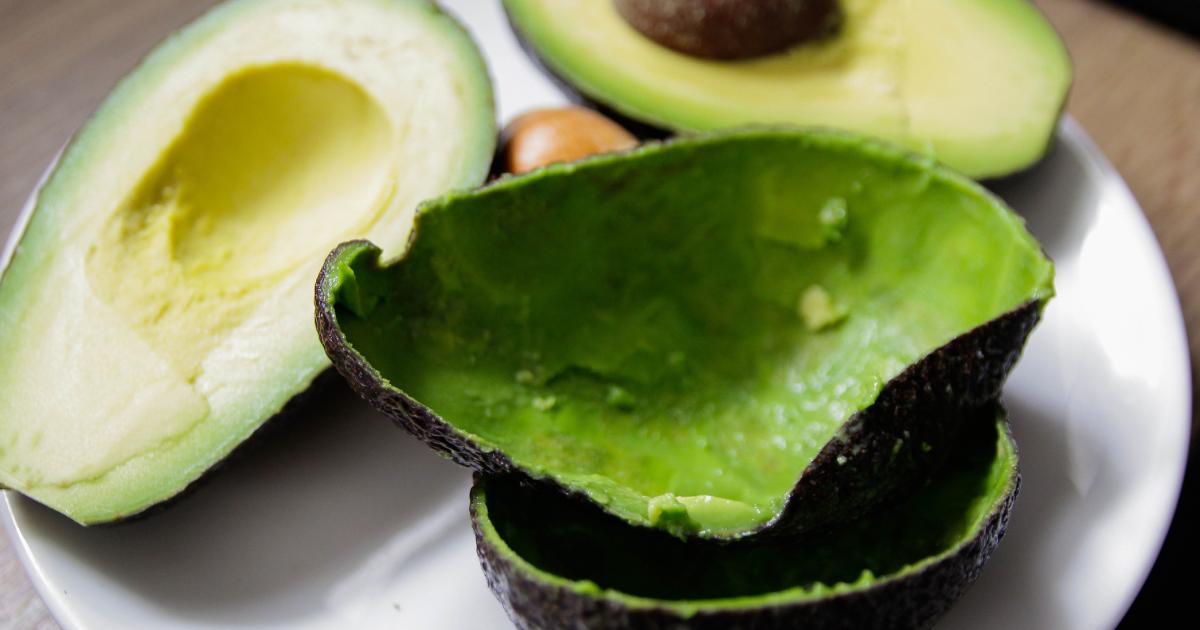 Cáscara de aguacate.