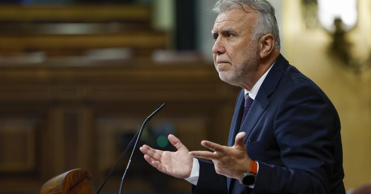 El ministro de Política Territorial y Memoria Democrática, Ángel Víctor Torres, durante su intervención este miércoles en el pleno del Congreso.