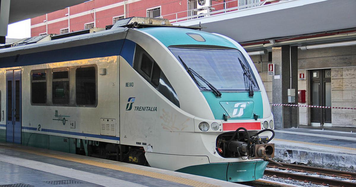 Imagen de archivo de un tren en Nápoles, Italia.