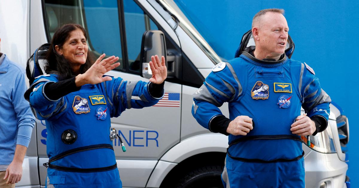 Imagen de archivo de los dos astronautas atrapados en la Estación Espacial Internacional (EEI), Butch Wilmore y Suni Williams.