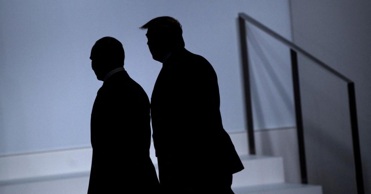 Putin y Trump, a contraluz durante un encuentro en una cumbre de 2019