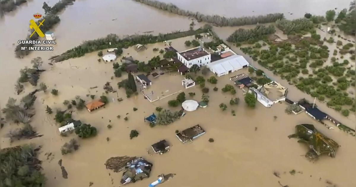 Imágenes tomadas desde el helicóptero del Servicio Aéreo de la Guardia Civil del río Guadalhorce a su paso por Álora y Cártama, en Málaga.