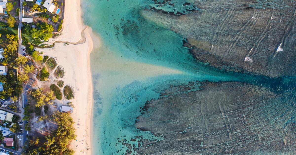 Imagen de archivo de la playa de l'Ermitage (playa del hermitaño), en la laguna de Gilles, isla de Réunion.