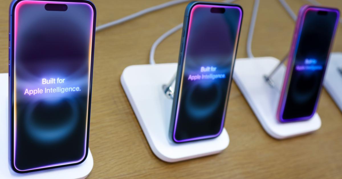 Foto de archivo de los iPhone 16 con Apple Intelligence.