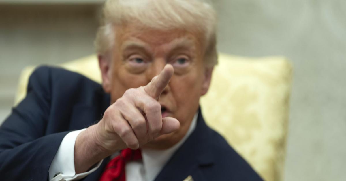 El presidente de EEUU, Donald Trump, durante su encuentro con la primera ministra italiana, Giorgia Meloni, el 17 de abril