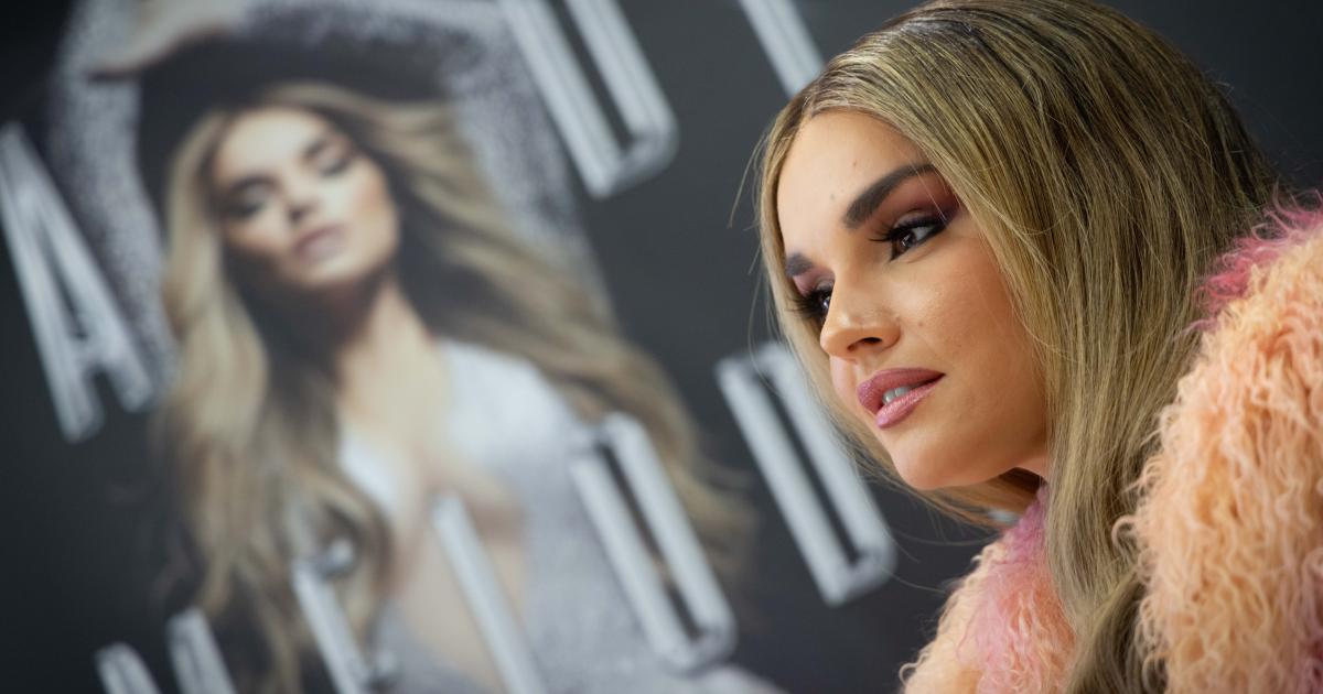 Melody durante la entrevista con El HuffPost durante le preparty celebrada en Madrid.