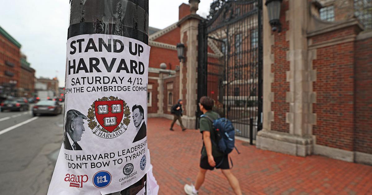 El cartel que anuncia una protesta  en la Universidad de Harvard.