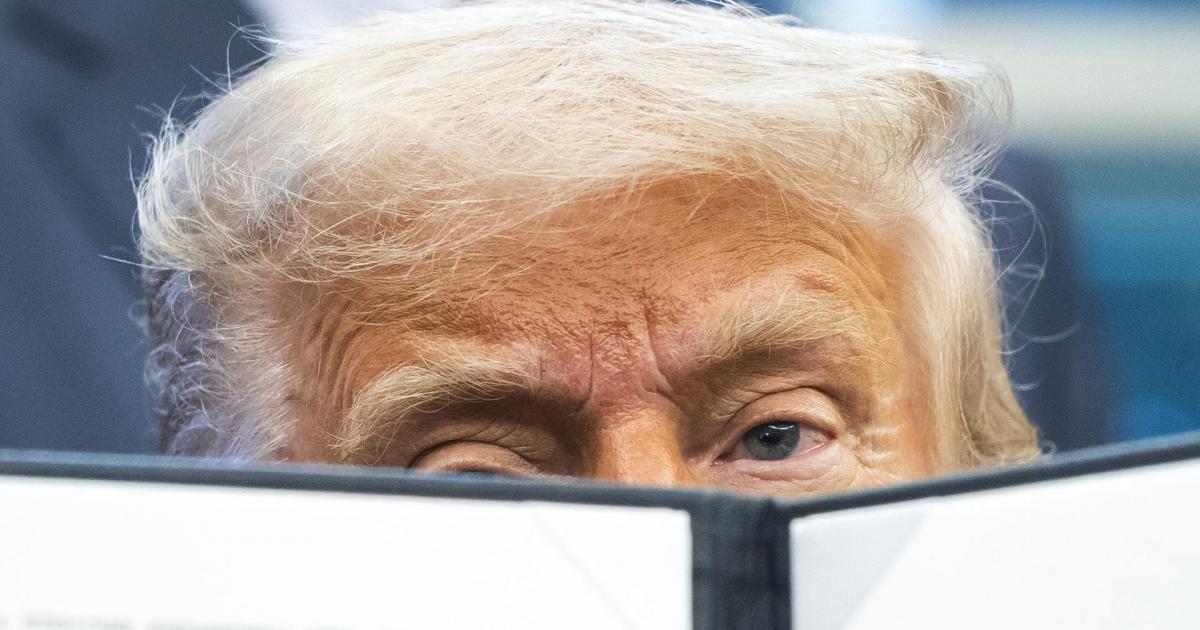 Donald Trump, después de firmar una orden presidencial en la Casa Blanca