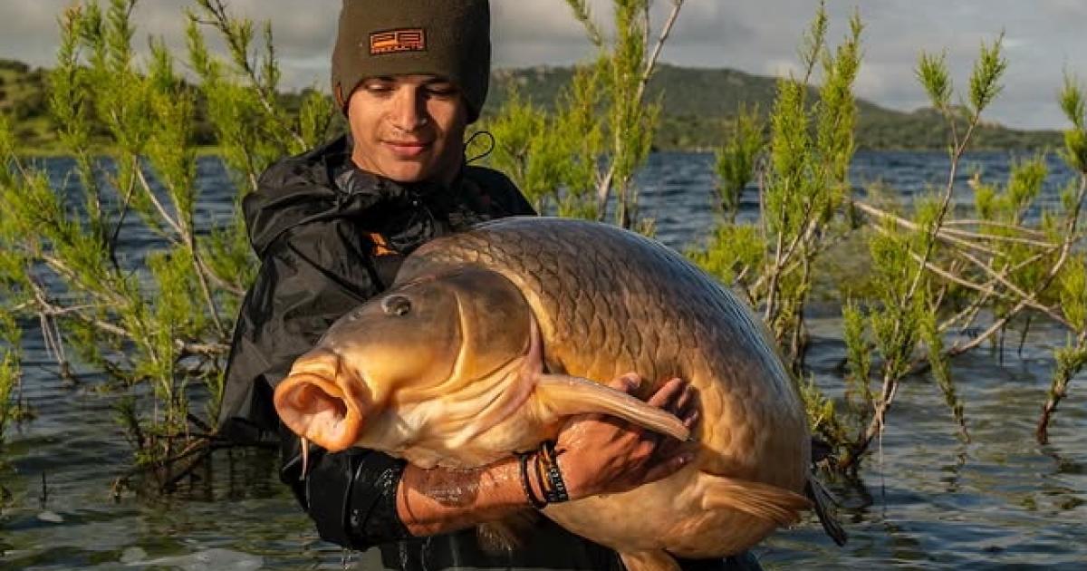 Raúl Aunión con la carpa gigante