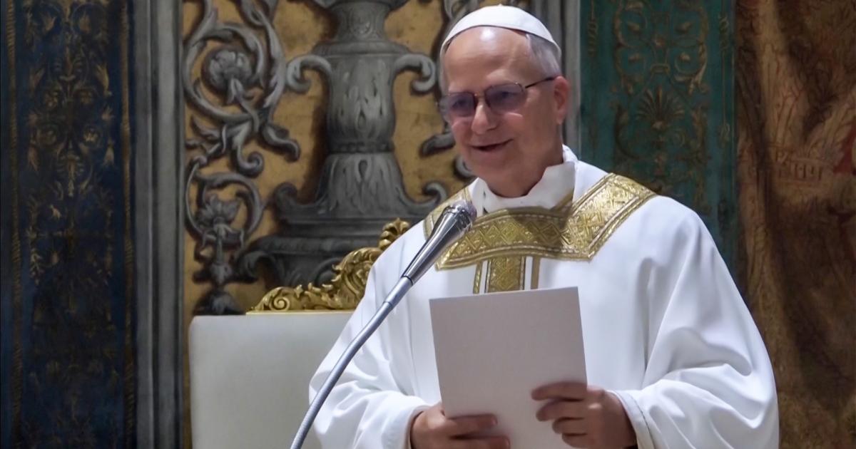 El papa León XIV, durante un instante de su primera misa en la Capilla Sixtina.
