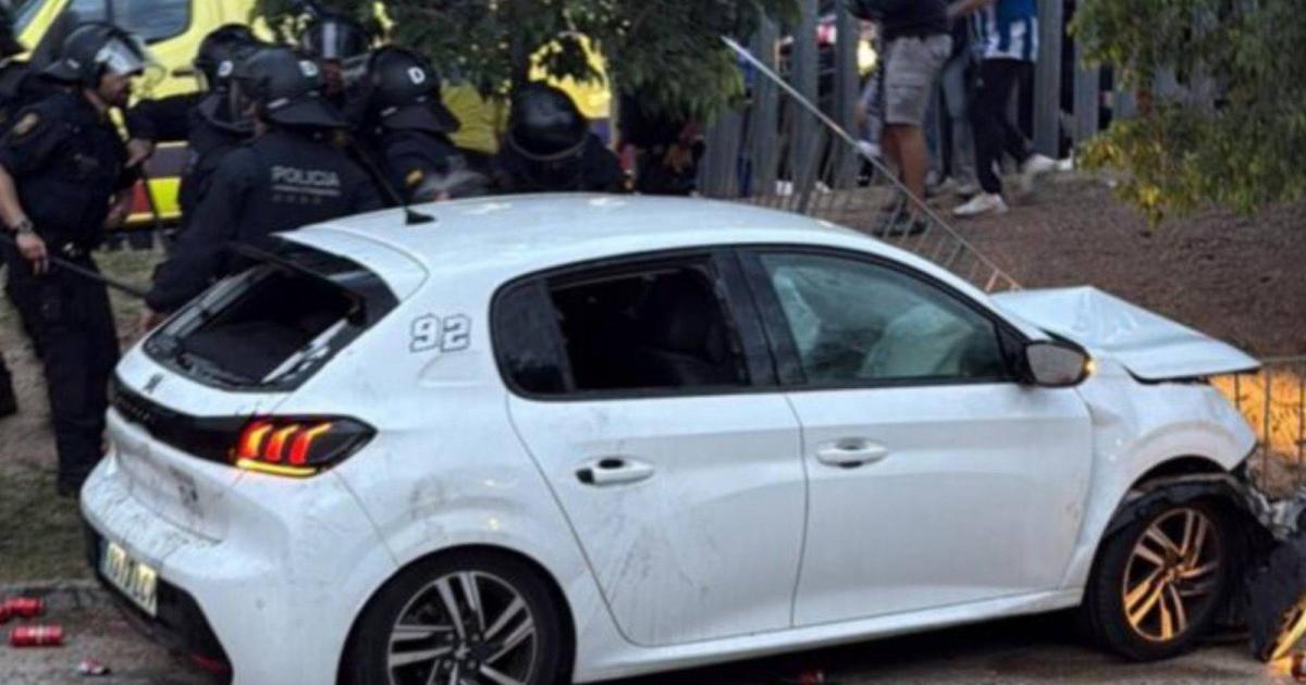 Estado en el que ha quedado el vehículo implicado en el atropello múltiple antes del derbi entre Espanyol y Barça.