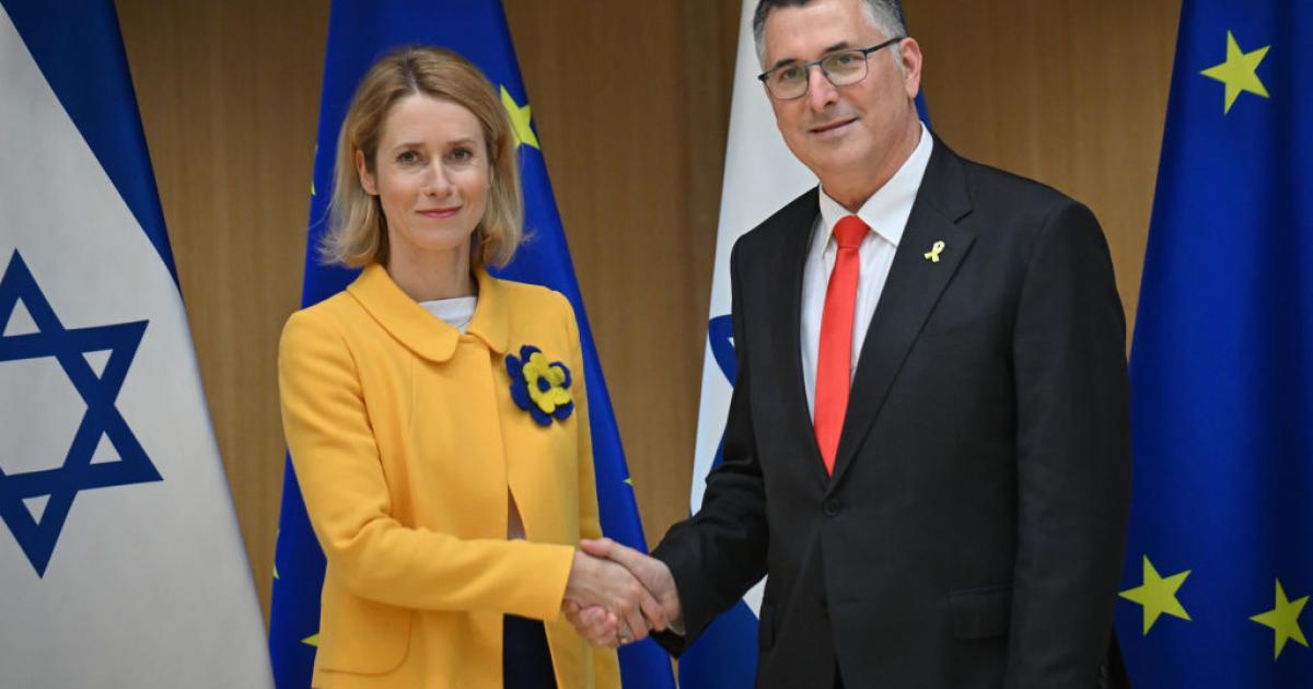 El ministro de Exteriores israelí, Gideon Saar, y Kaja Kallas, durante sus negociaciones en febrero