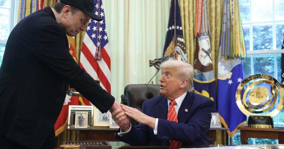 Elon Musk y Donald Trump, en una fotografía tomada en el Despacho Oval.