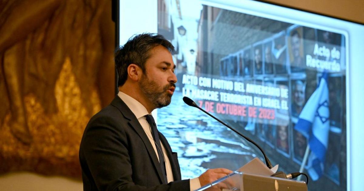 Dan Poraz, encargado de negocios de la Embajada de Israel, en un acto en recuerdo de las víctimas de los atentados del 7 de octubre