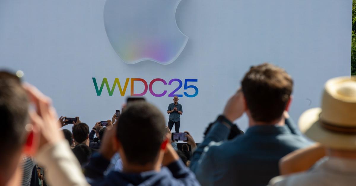 Bienvenida de Tim Cook a la conferencia WWDC en el Apple Park, en Cupertino.