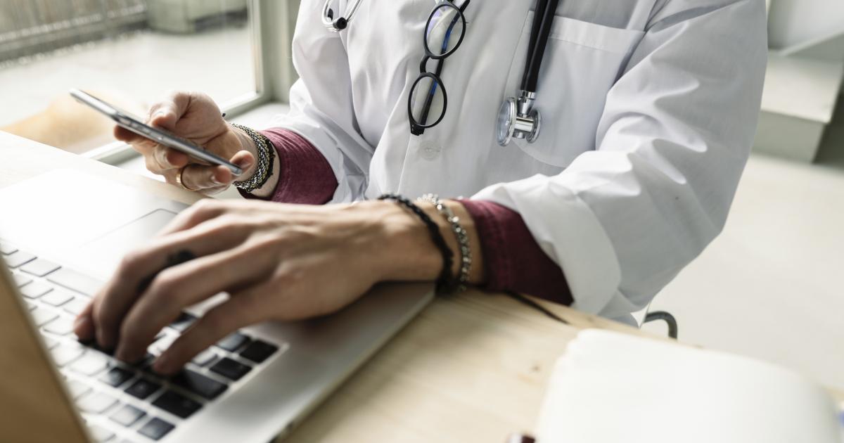 Su título no es válido. Tendrá que repetir ocho exámenes, pero ya es doctora: Erasmus y la apelación ante el TAR.