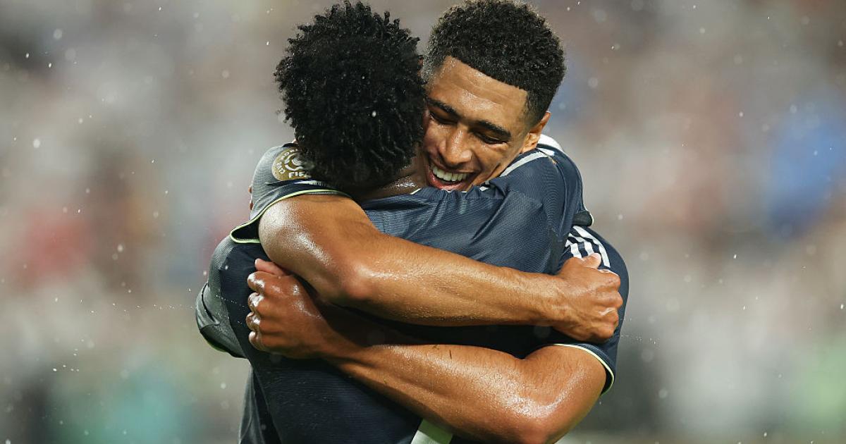 Vinicius y Jude Bellingham celebran uno de los goles del Real Madrid al Salzburgo.