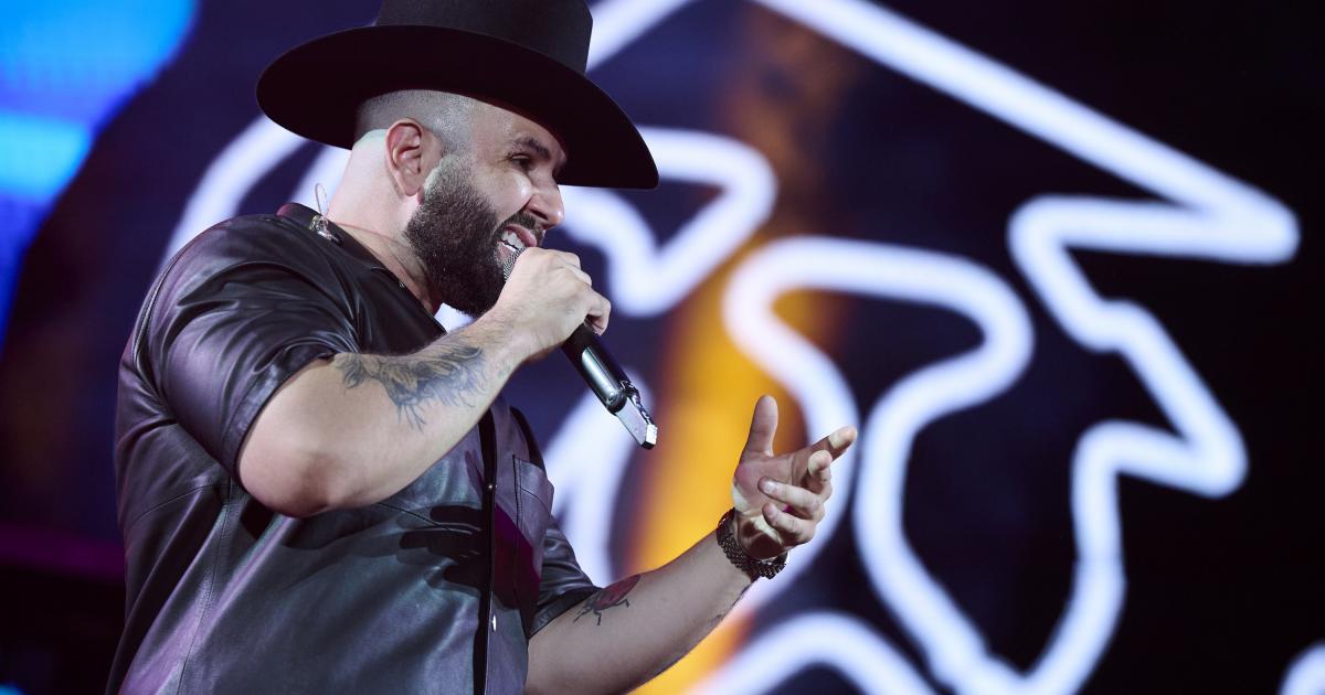 Carín León en el Movistar Arena.