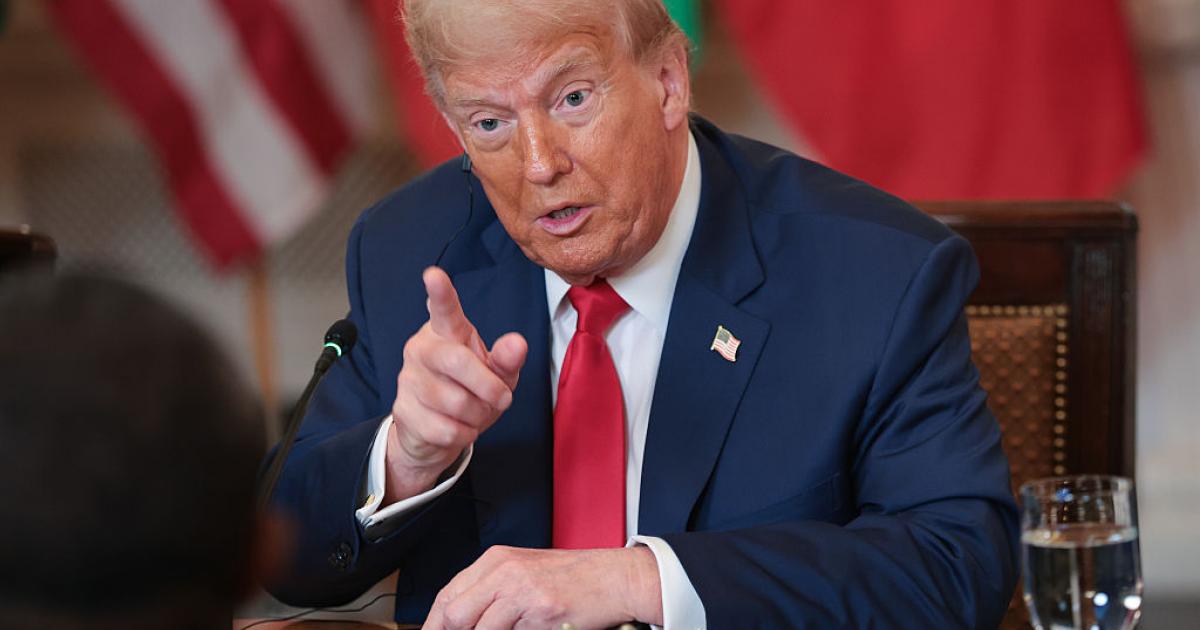 Donald Trump gesticula en la Casa Blanca