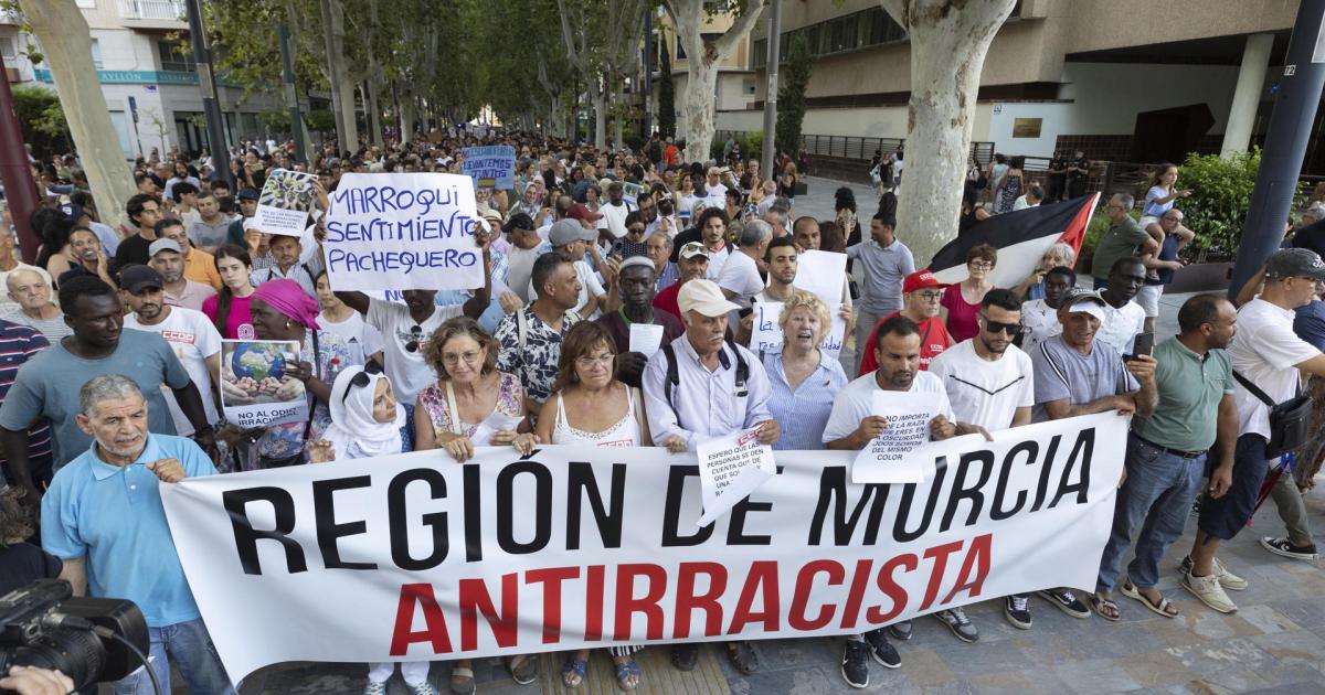 Cabeza de la manifestación contra el racismo convocada en Murcia tras los altercados de racistas den Torre Pacheco.