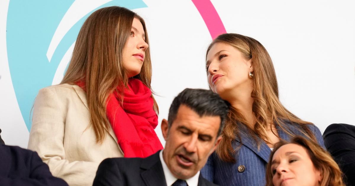 La princesa Leonor y la infanta Sofía, en la final de la Eurocopa femenina el 27 de julio de 2025 en Suiza.