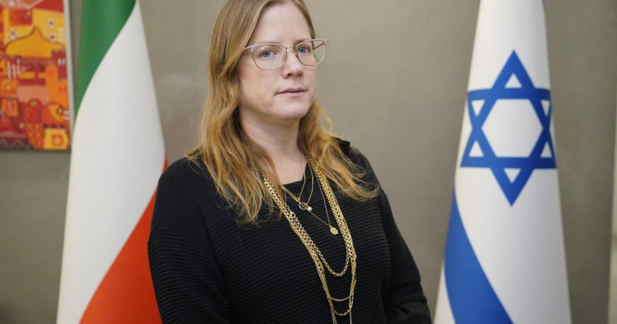 Dana Erlich, en una fotografía oficial como embajadora de Israel en Irlanda