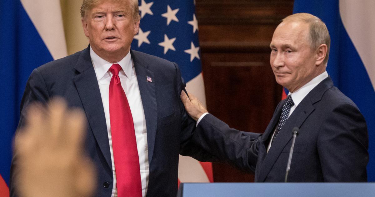 Foto de archivo de Donald Trump y Vladimir Putin, en Finlandia, en 2018.