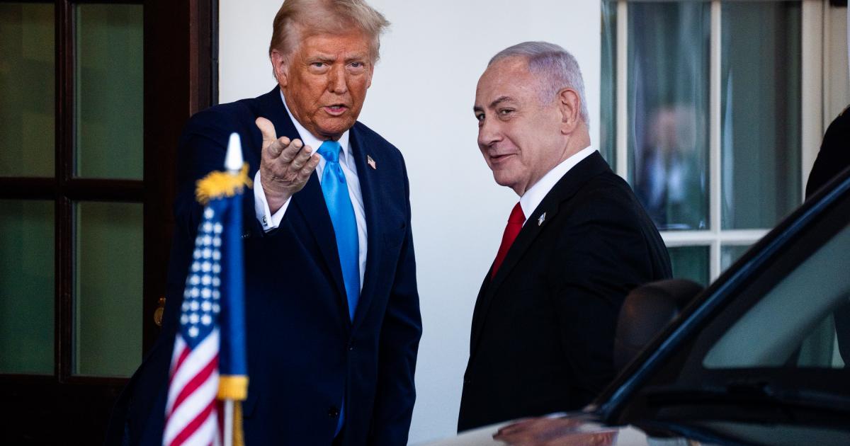 El presidente de EEUU, Donald Trump, recibe al primer ministro israelí, Benjamin Netanyahu, en la Casa Blanca; en una imagen de archivo.