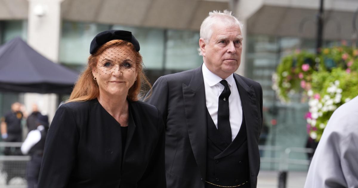 El príncipe Andrés y Sarah Ferguson en el funeral de la duquesa de Kent en la catedral de Westminster