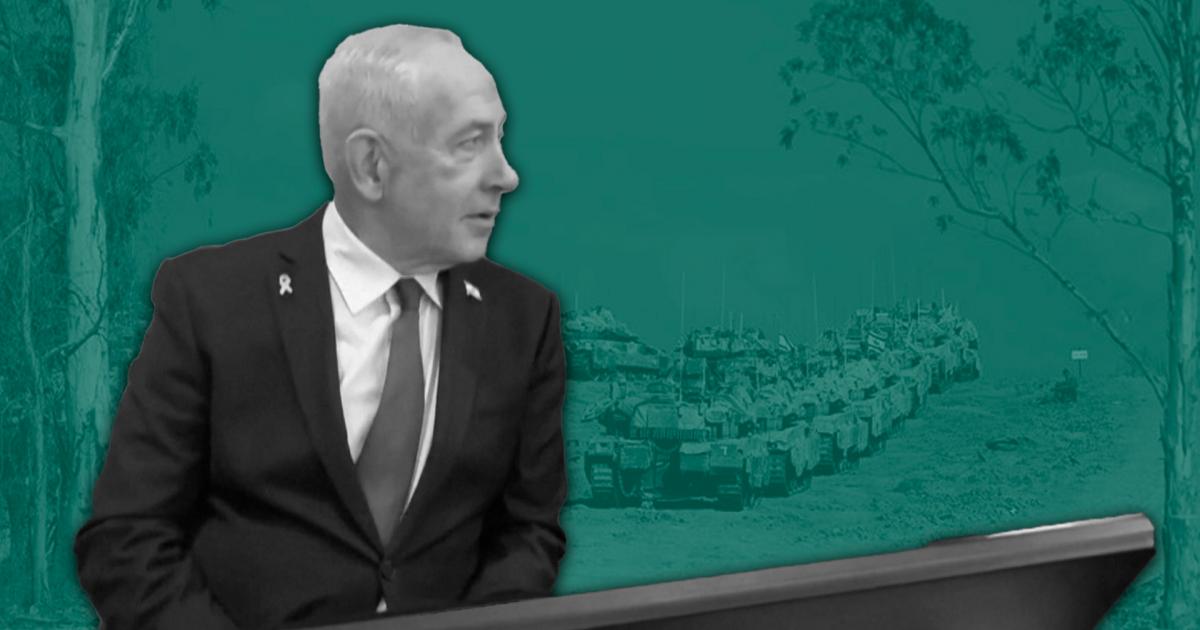 La silueta del primer ministro israelí, Benjamin Netanyahu, superpuesta sobre hileras de tanques del Ejército de Israel apostados en la frontera, antes de iniciar la invasión terrestre de Ciudad de Gaza.