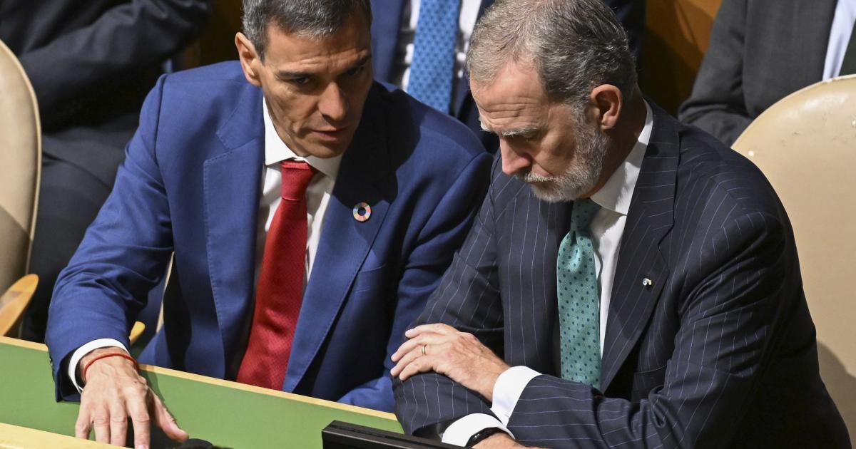 El presidente del Gobierno español, Pedro Sánchez y el rey Felipe VI, asisten a la sesión de apertura del Debate General del 80º período de sesiones de la Asamblea General de Naciones Unidas, este martes en Nueva York.