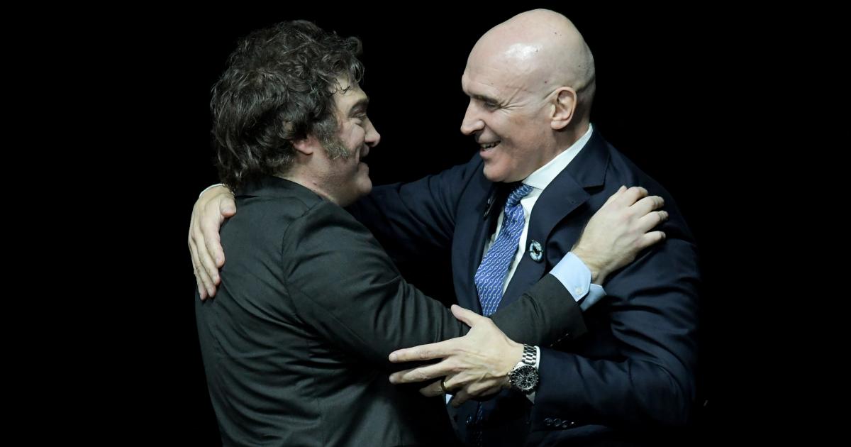 El mandatario argentino, Javier Milei, en una imagen de archivo junto al diputado Jose Luis Espert; en una imagen de archivo durante un acto de La Libertad Avanza (LLA).