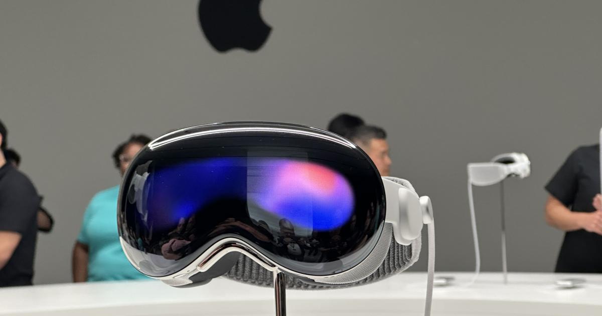 Foto de archivo de las Apple Vision Pro en la sede de Apple en Cupertino.