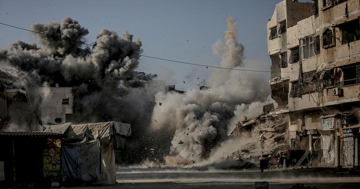 Destrucción en Ciudad de Gaza tras un bombardeo israelí este viernes