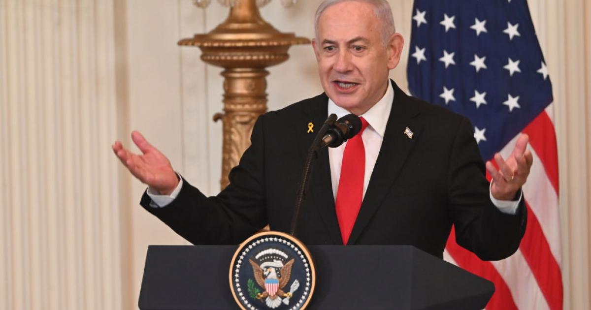 Benjamin Netanyahu gesticula en la Casa Blanca