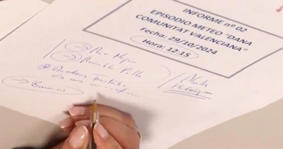 Un plano detalle de las notas tomadas por la exconsellera de Emergencias Salomé Pradas durante el Cecopi, en un vídeo que salió a la luz durante el juicio que investiga posibles reponsabilidades penales en la gestión de la catástrofe.