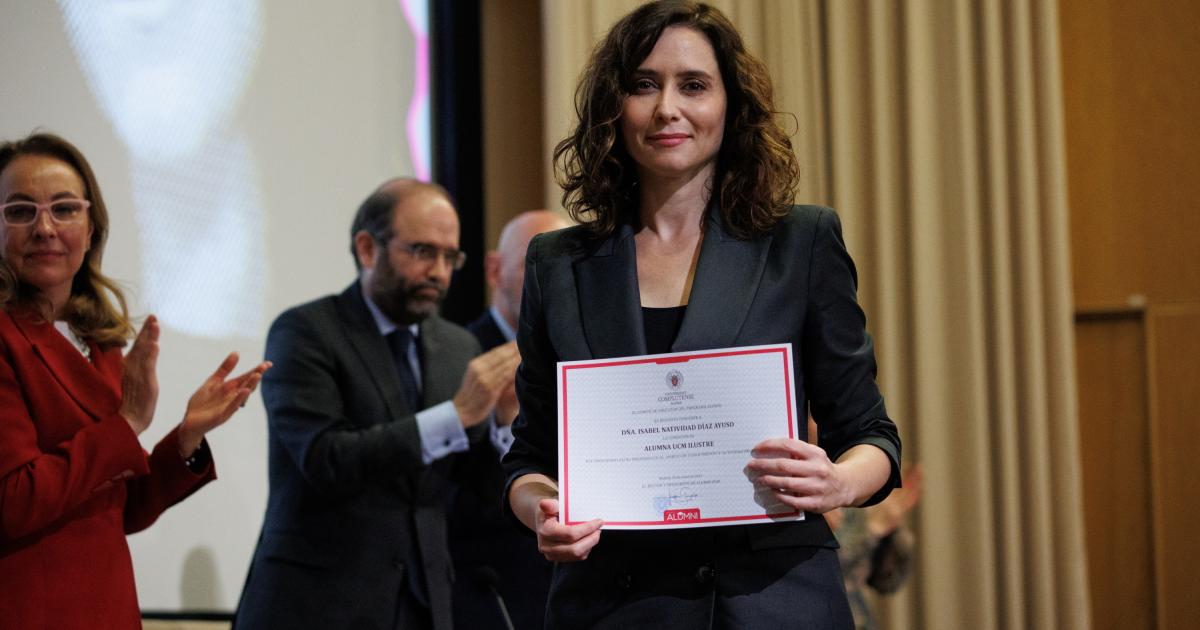 La presidenta madrileña, Isabel Diaz Ayuso, en una imagen de archivo tras ser distinguida como alumna ilustre de la Universidad Complutense de Madrid (UCM).