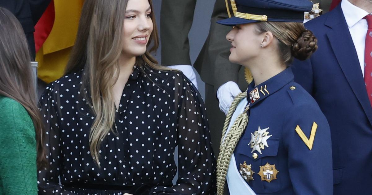La princesa Leonor y la infanta Sofía en el desfile militar del 12 de octubre de 2025