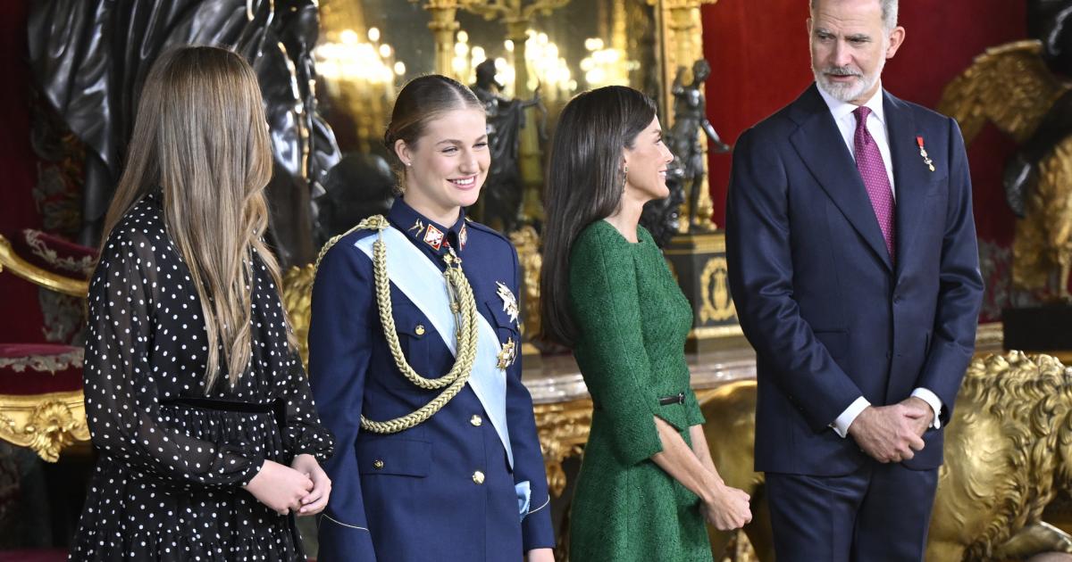 Los reyes Felipe y Letizia, la princesa Leonor y la infanta Sofía en la recepción del 12 de octubre de 2025