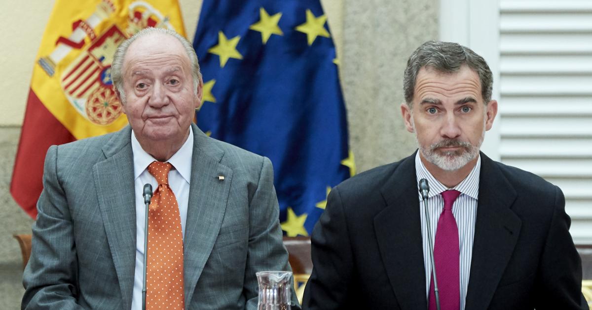 El rey emérito, Juan Carlos I, y su hijo Felipe VI.